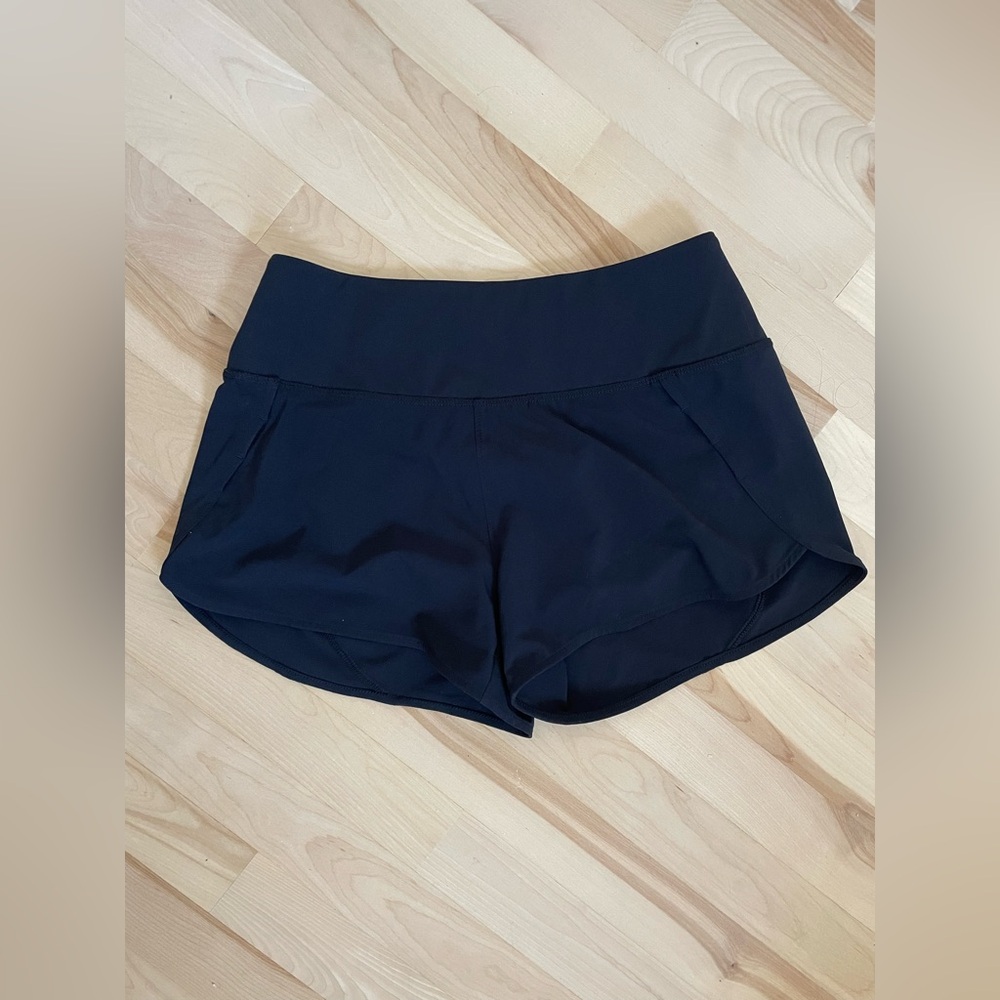 Aritzia TNA TnAction Race short XS- Black